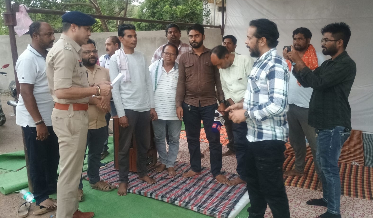 अंतागढ़ थाना प्रभारी के दुर्व्यवहार के खिलाफ पत्रकारों का आंदोलन समाप्त, एसपी ने दिए जांच के आदेश